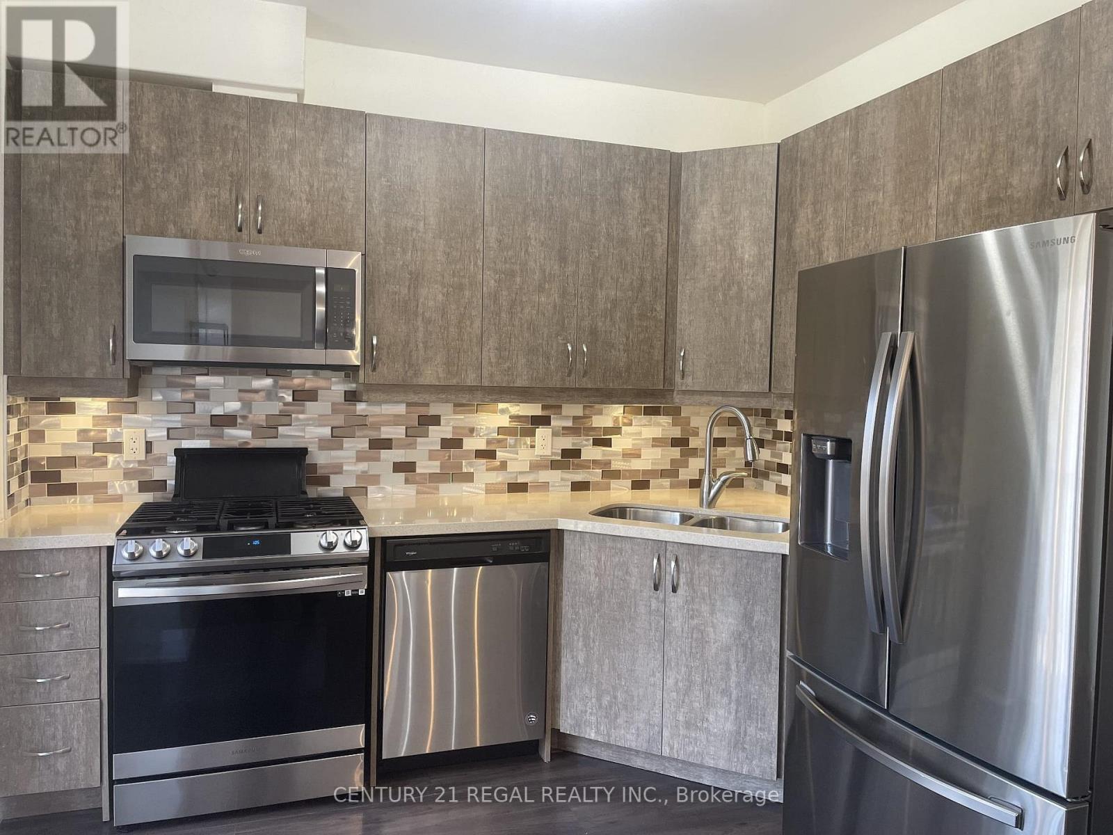 17-199 Ardagh Road, Barrie, ON - Indoor Photo Showing Kitchen With Double Sink