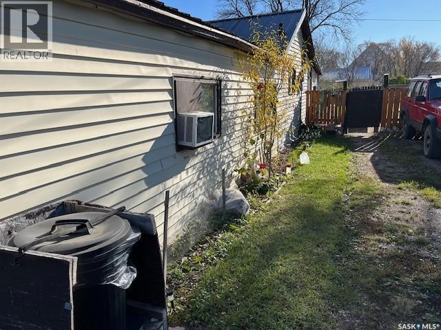 202 3Rd Avenue, Young, SK - Outdoor