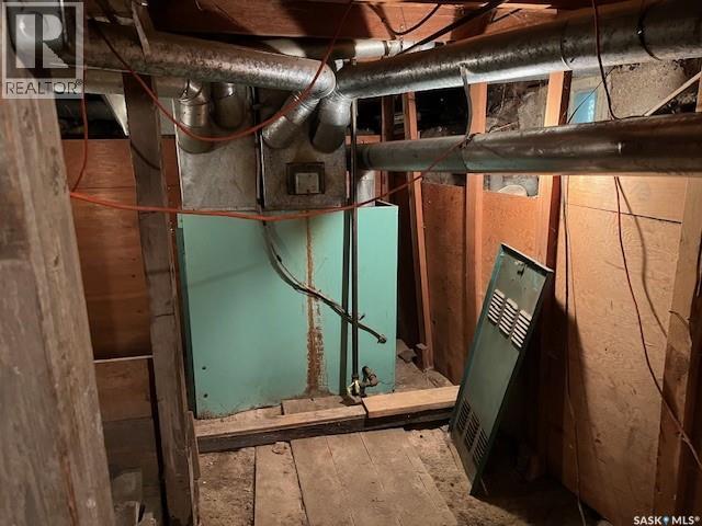 202 3Rd Avenue, Young, SK - Indoor