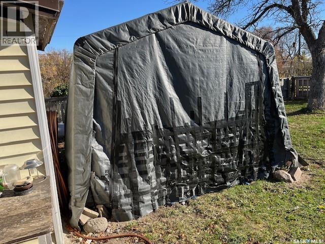 202 3Rd Avenue, Young, SK - With Storage