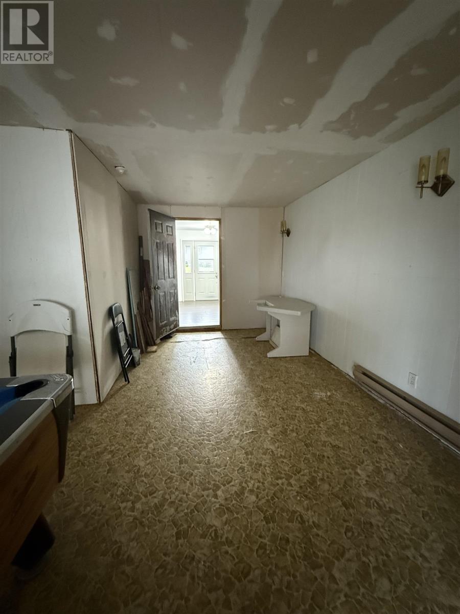 6 Rue Des Pins, Dubreuilville, ON - Indoor Photo Showing Other Room