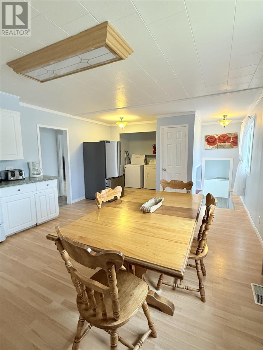 6 Rue Des Pins, Dubreuilville, ON - Indoor Photo Showing Dining Room