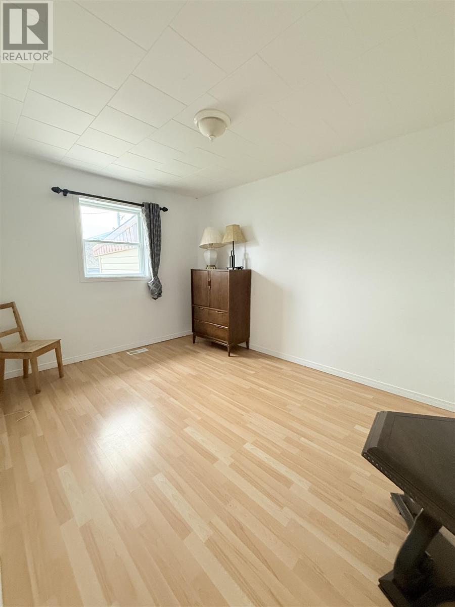 6 Rue Des Pins, Dubreuilville, ON - Indoor Photo Showing Other Room