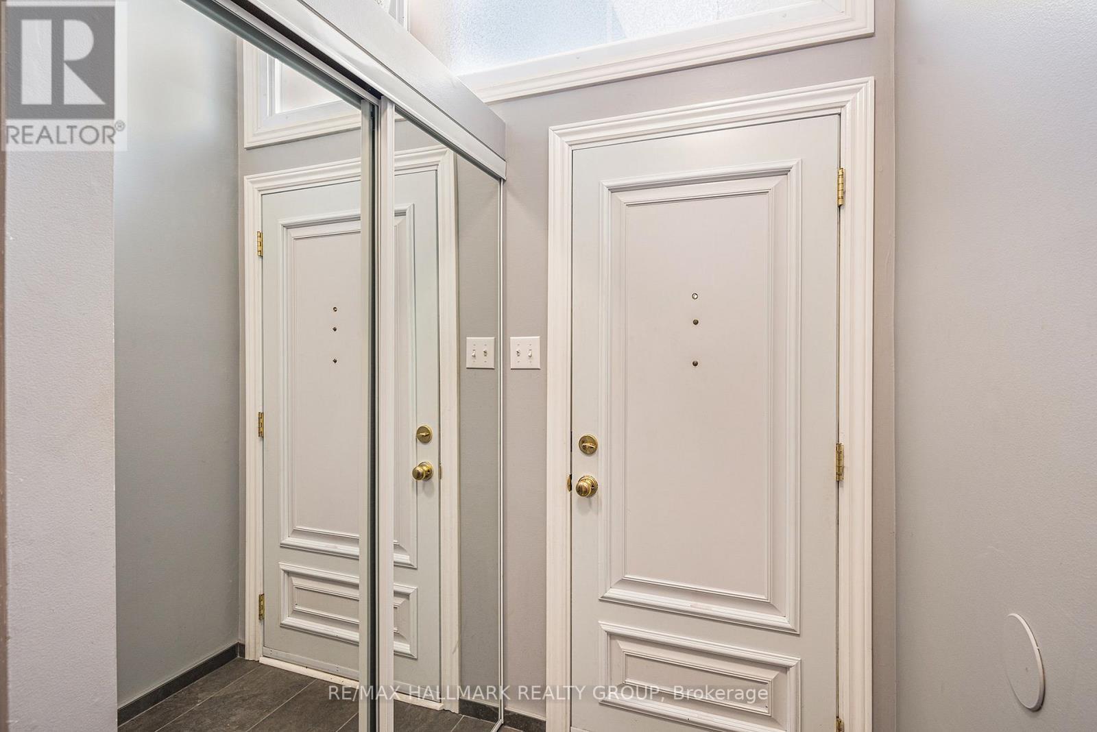 560 Buchanan Crescent, Ottawa, ON - Indoor Photo Showing Other Room