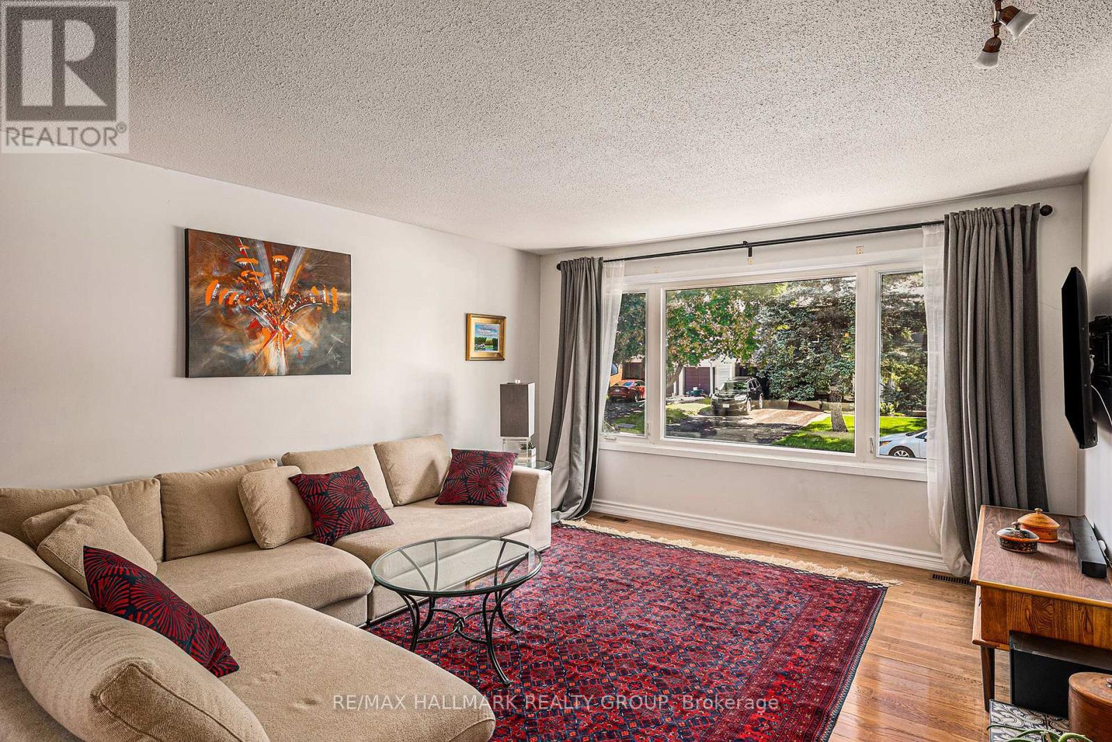 560 Buchanan Crescent, Ottawa, ON - Indoor Photo Showing Living Room