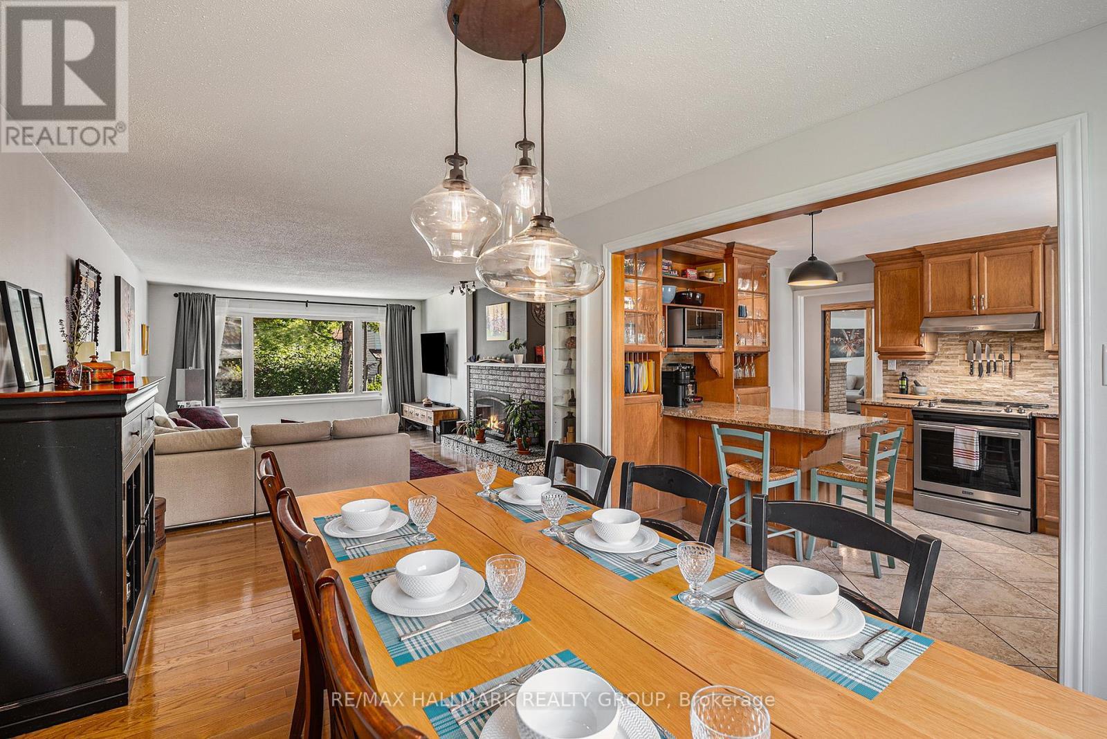 560 Buchanan Crescent, Ottawa, ON - Indoor Photo Showing Dining Room