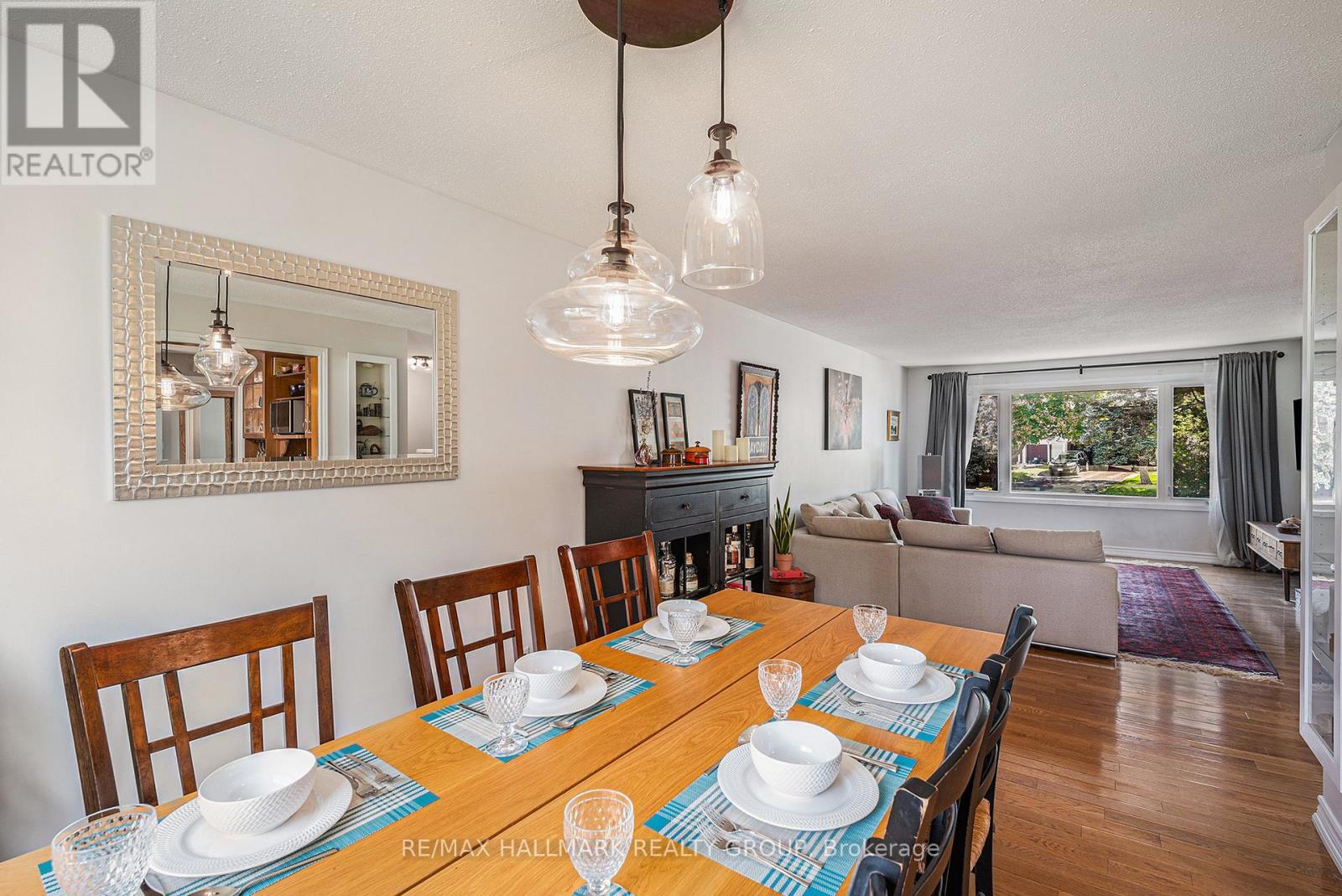 560 Buchanan Crescent, Ottawa, ON - Indoor Photo Showing Dining Room