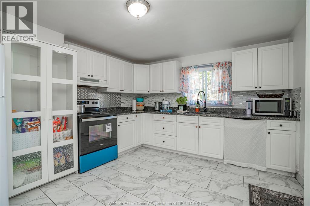 1158 Parent Avenue, Windsor, ON - Indoor Photo Showing Kitchen
