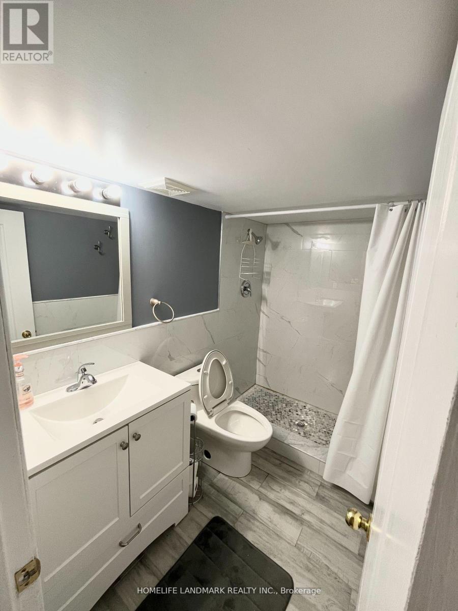 31 Leamdeadow Road, Vaughan, ON - Indoor Photo Showing Bathroom