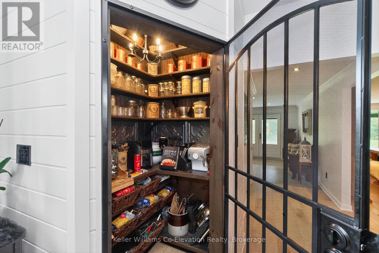 1076 Beaver Lane, Springwater, ON - Indoor Photo Showing Other Room