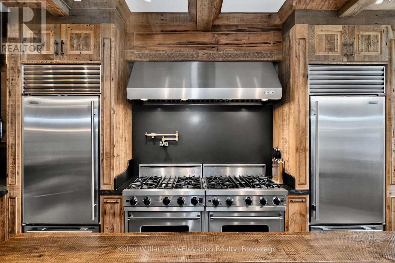 1076 Beaver Lane, Springwater, ON - Indoor Photo Showing Kitchen With Stainless Steel Kitchen With Upgraded Kitchen