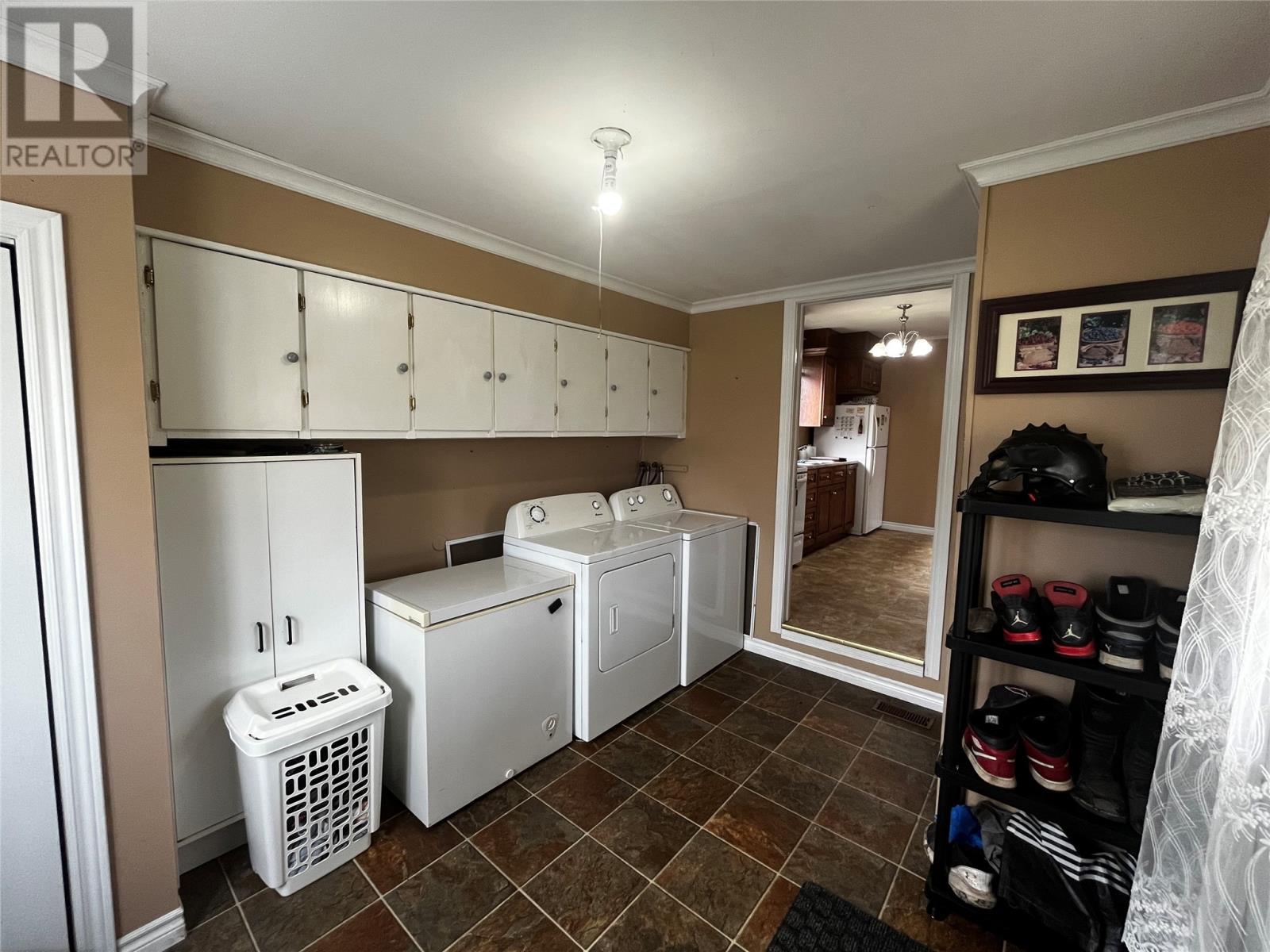 18 Lower Road, Hearts Delight-Islington, NL - Indoor Photo Showing Laundry Room