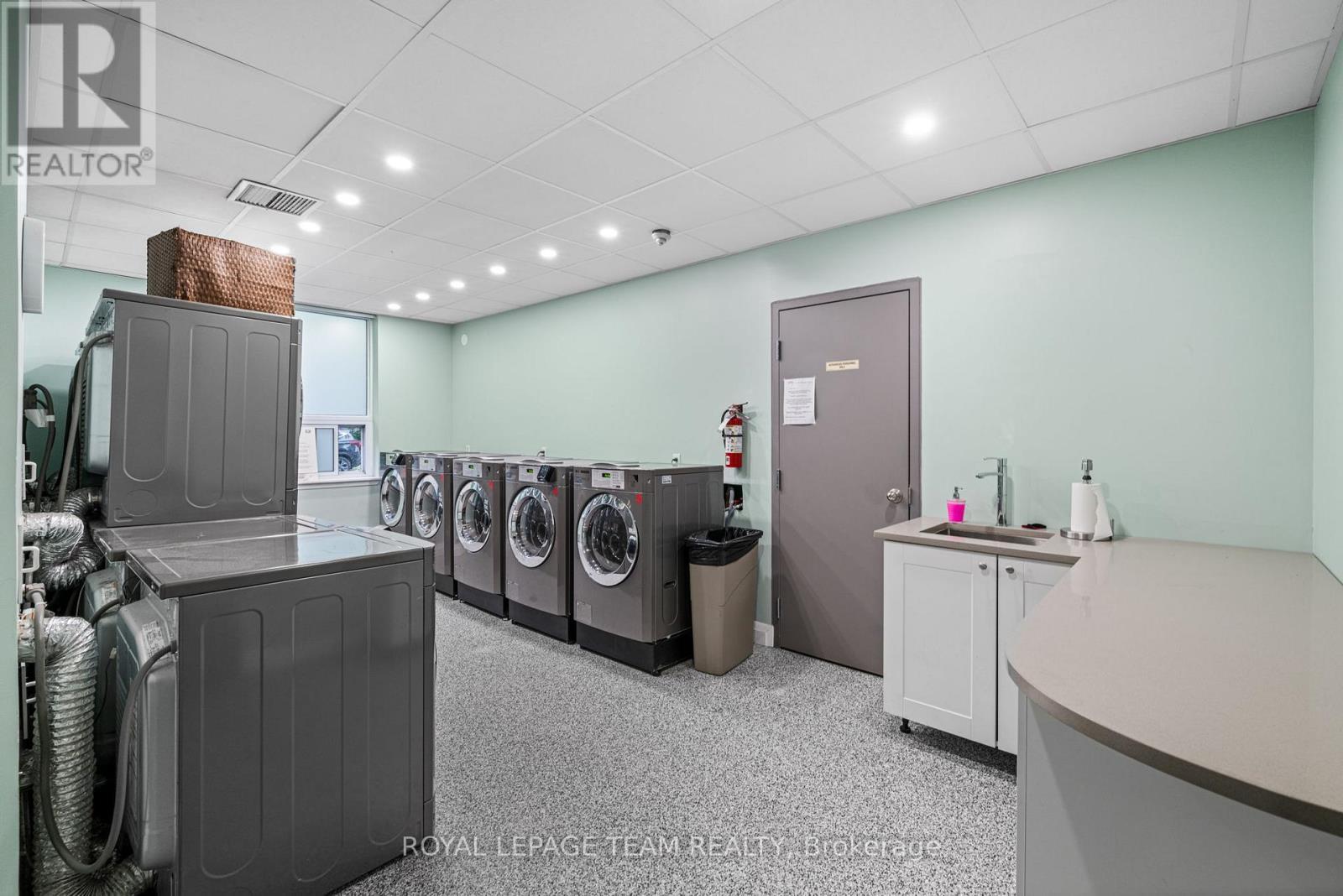 607 - 110 Forward Avenue, Ottawa, ON - Indoor Photo Showing Laundry Room