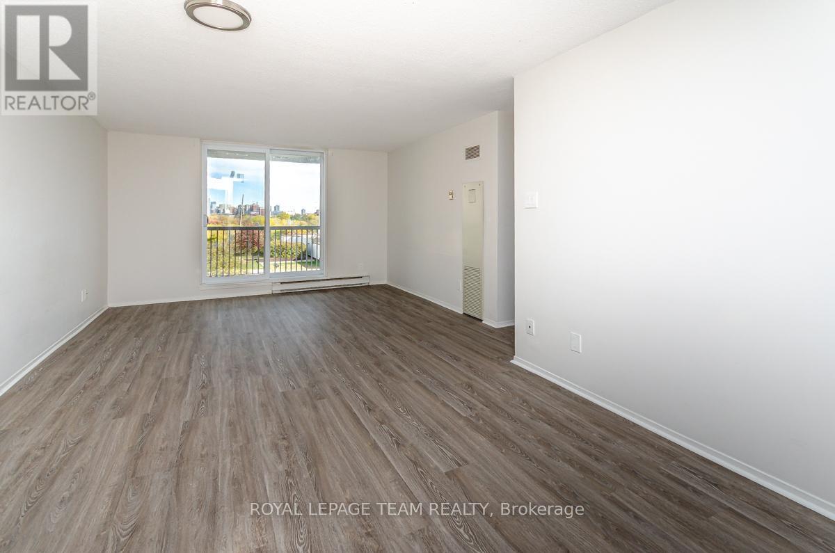 607 - 110 Forward Avenue, Ottawa, ON - Indoor Photo Showing Other Room