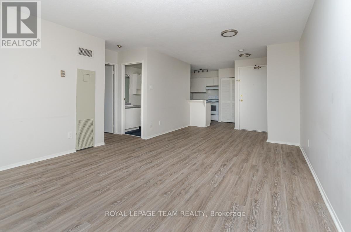 607 - 110 Forward Avenue, Ottawa, ON - Indoor Photo Showing Other Room