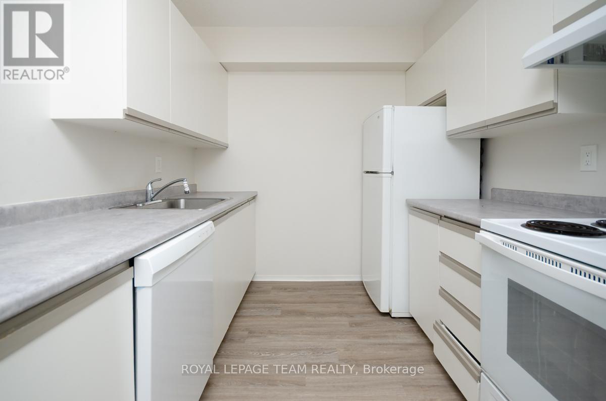 607 - 110 Forward Avenue, Ottawa, ON - Indoor Photo Showing Kitchen