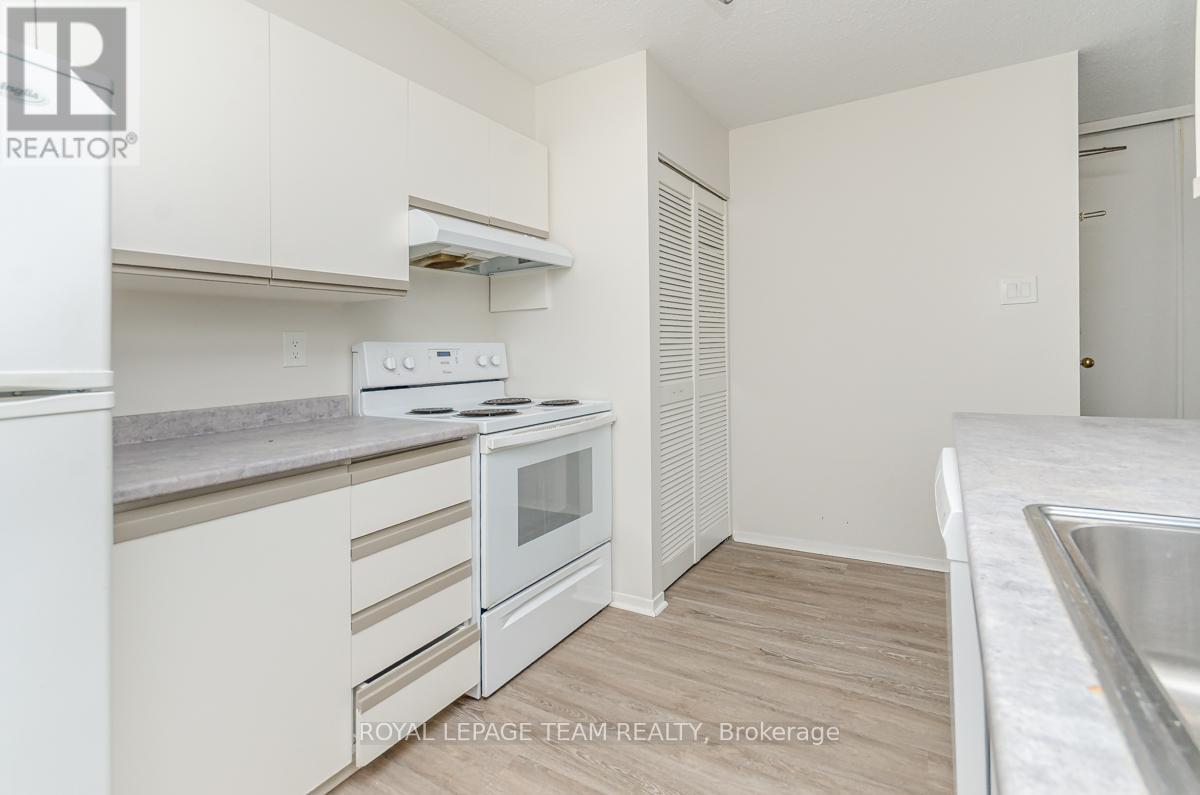 607 - 110 Forward Avenue, Ottawa, ON - Indoor Photo Showing Kitchen