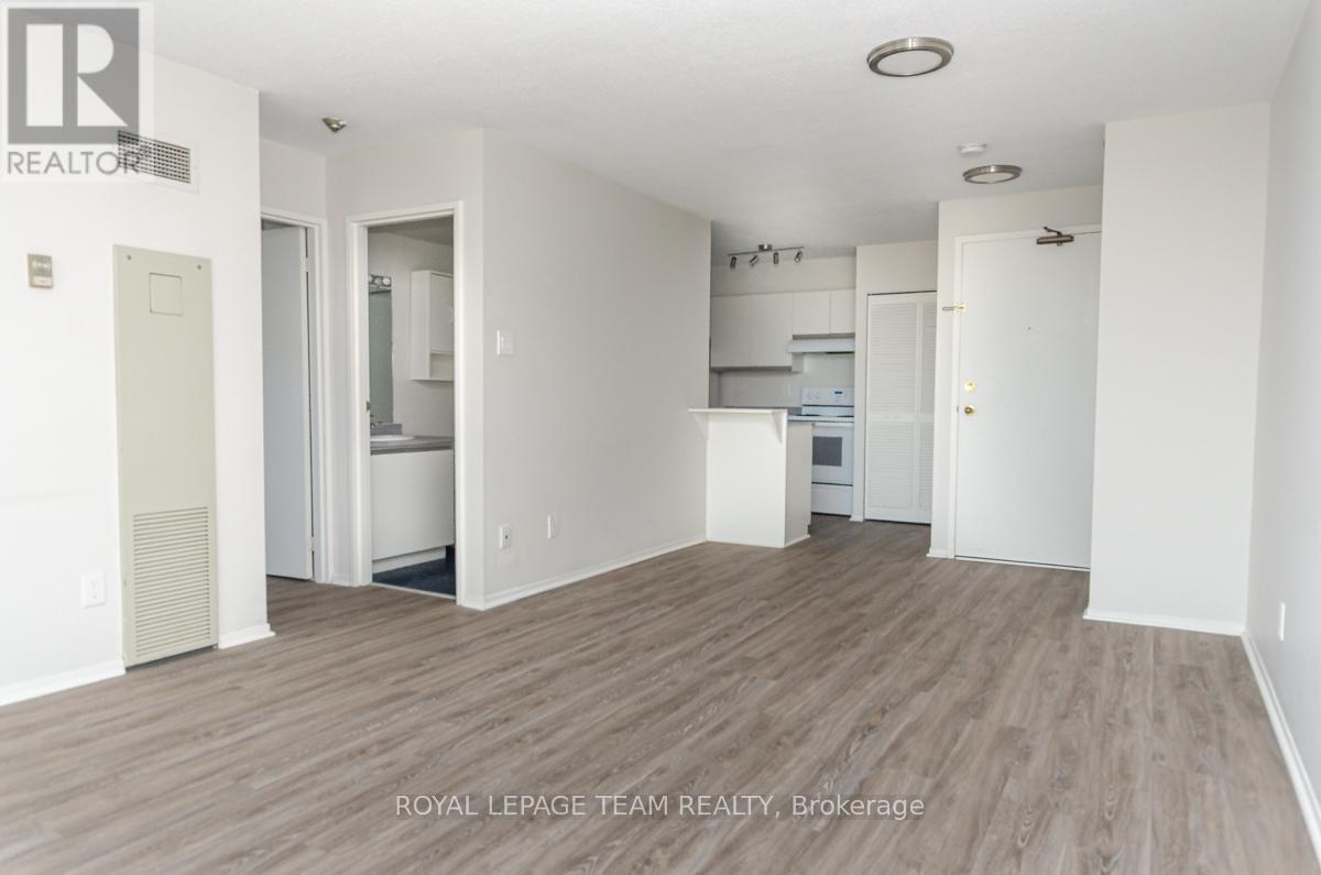 607 - 110 Forward Avenue, Ottawa, ON - Indoor