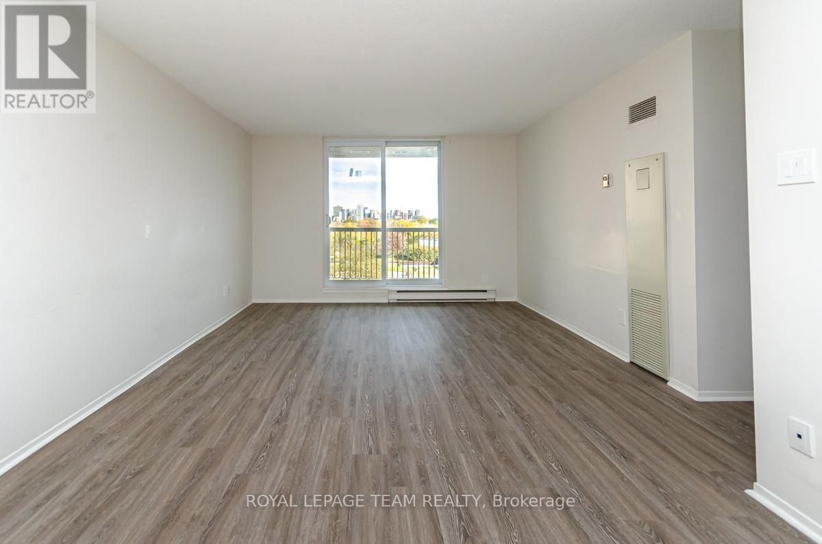 607 - 110 Forward Avenue, Ottawa, ON - Indoor Photo Showing Other Room