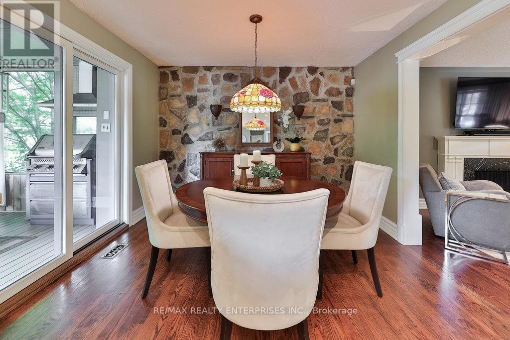 1293 Greenoaks Drive, Mississauga, ON - Indoor Photo Showing Dining Room