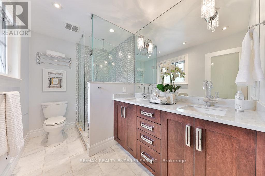 1293 Greenoaks Drive, Mississauga, ON - Indoor Photo Showing Bathroom
