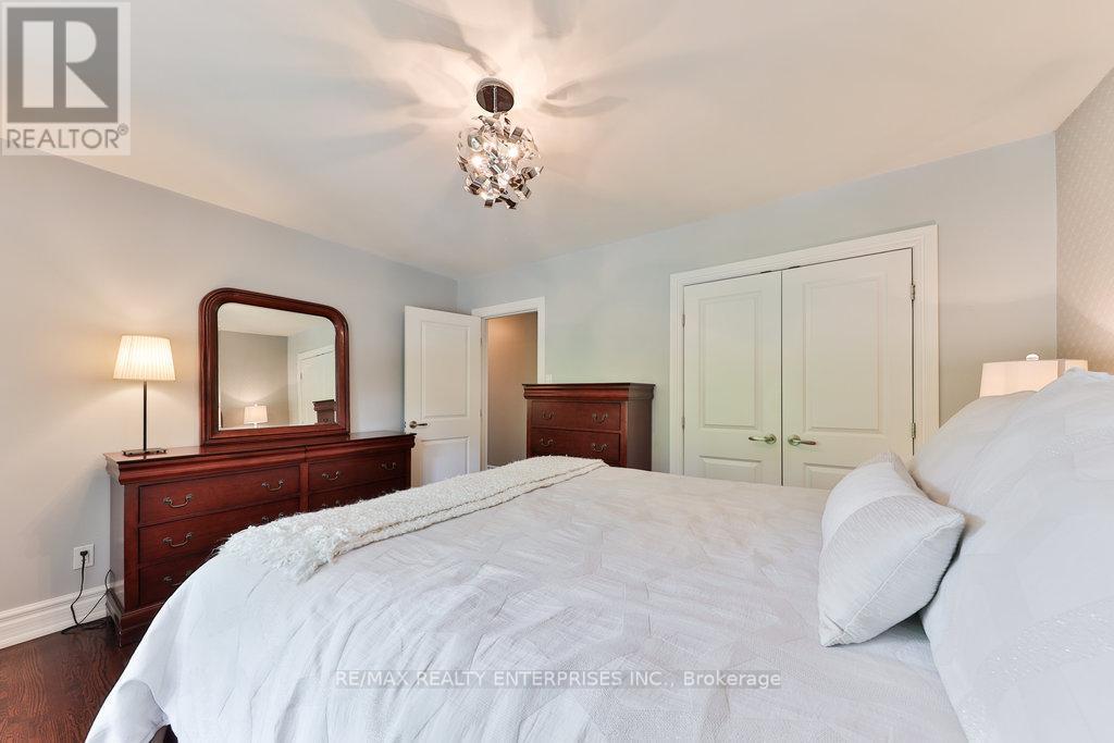 1293 Greenoaks Drive, Mississauga, ON - Indoor Photo Showing Bedroom