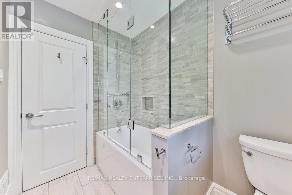 1293 Greenoaks Drive, Mississauga, ON - Indoor Photo Showing Bathroom