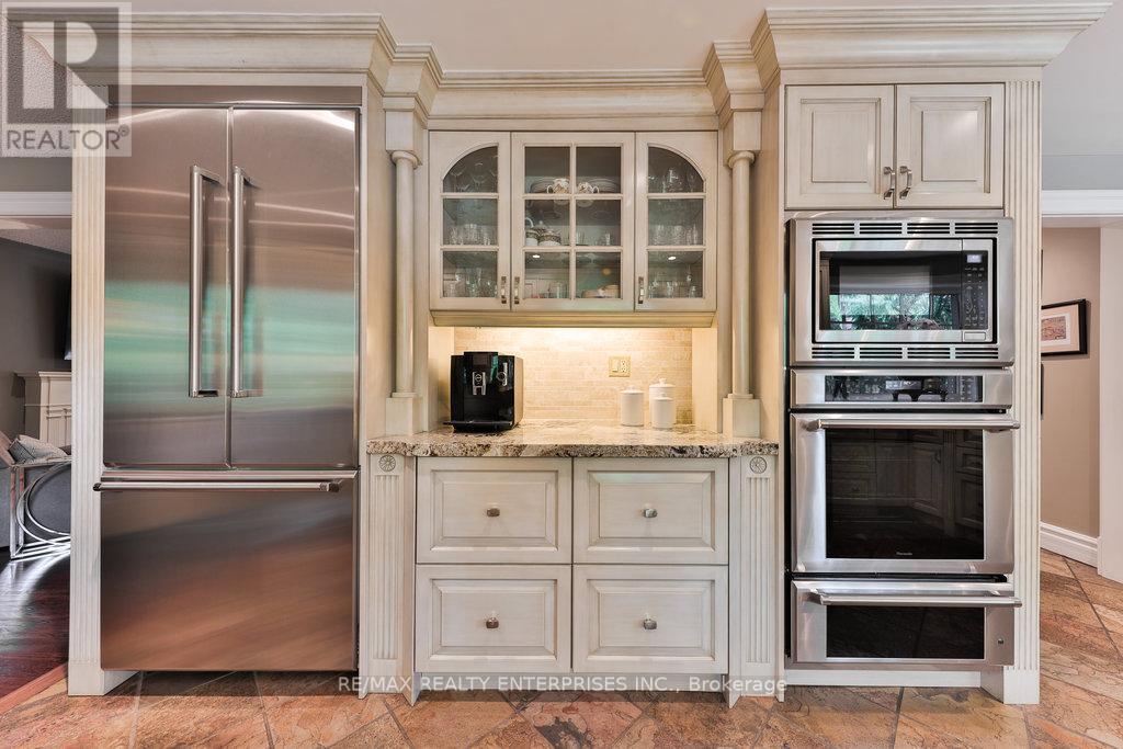 1293 Greenoaks Drive, Mississauga, ON - Indoor Photo Showing Kitchen