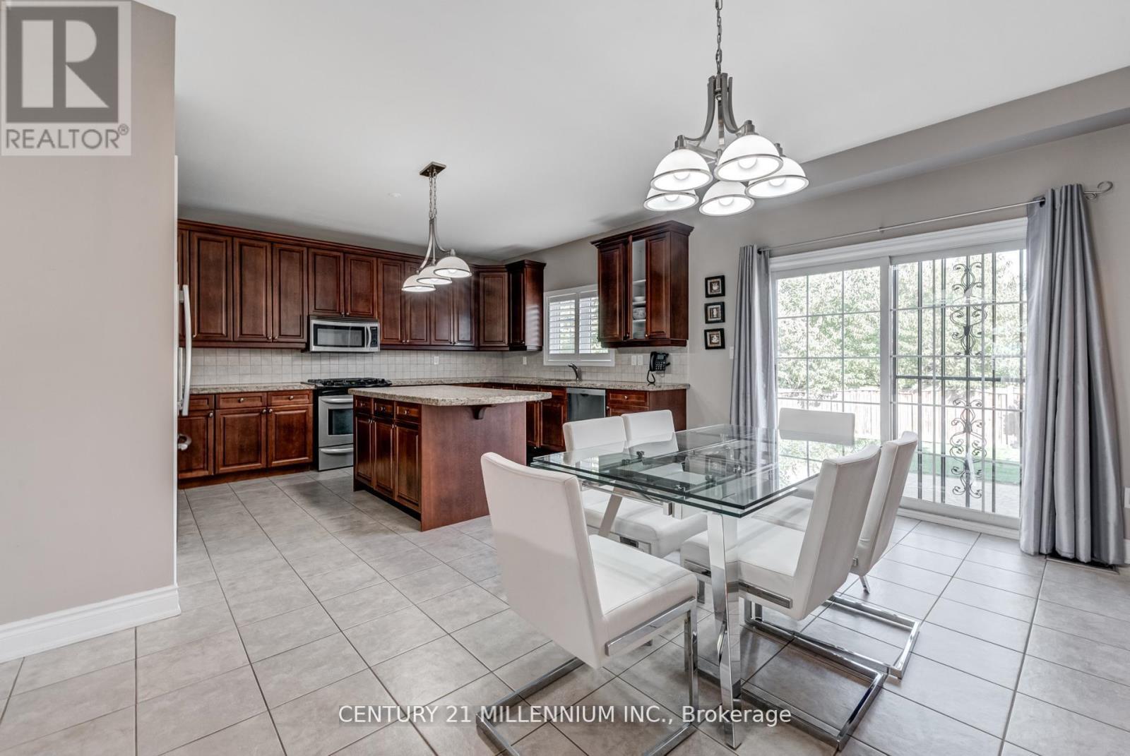 29 Eiffel Boulevard, Brampton, ON - Indoor Photo Showing Dining Room