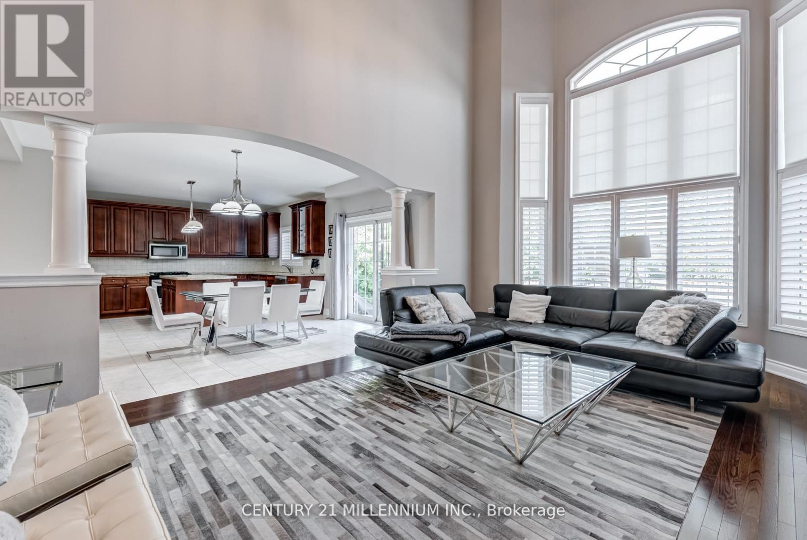 29 Eiffel Boulevard, Brampton, ON - Indoor Photo Showing Living Room