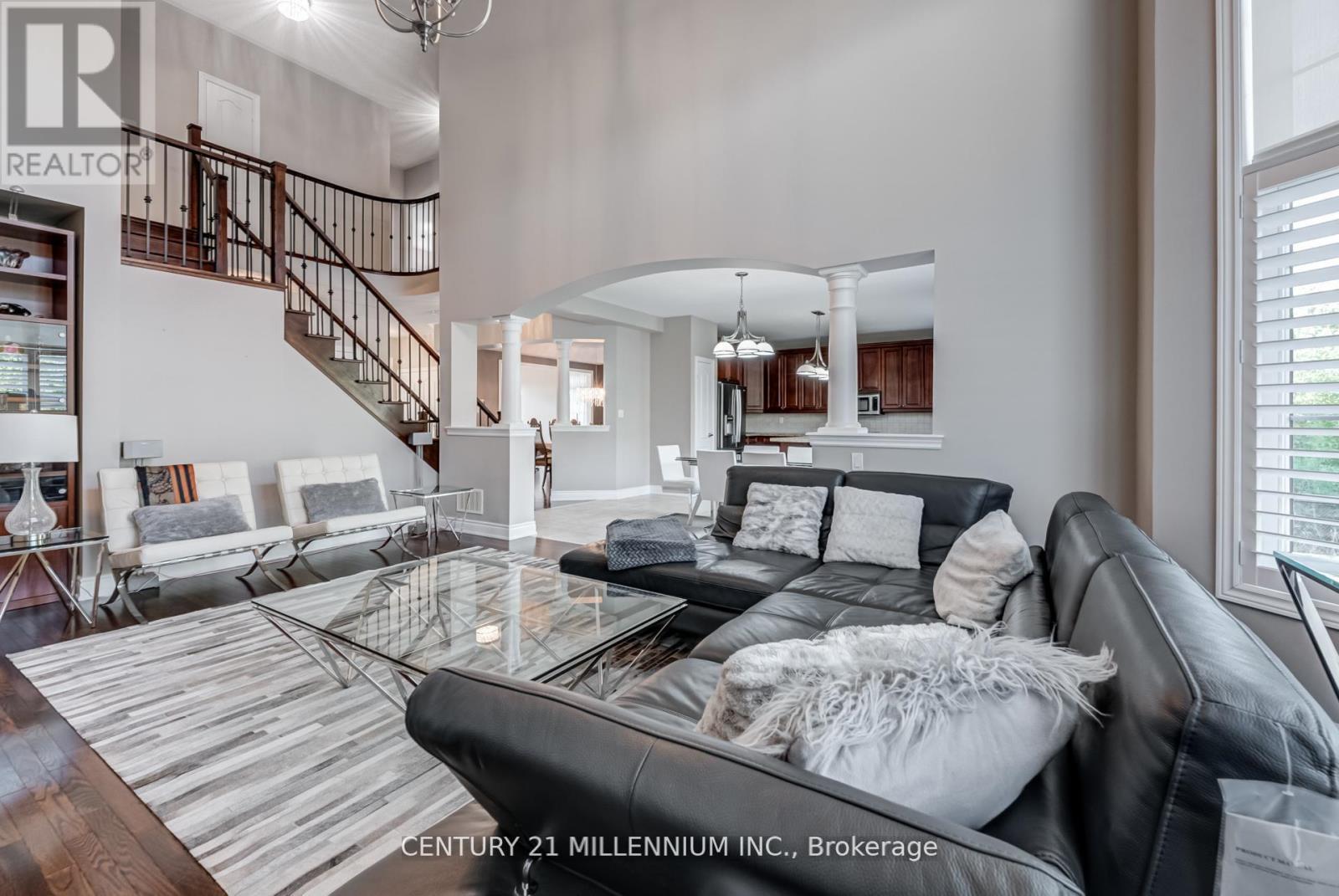 29 Eiffel Boulevard, Brampton, ON - Indoor Photo Showing Living Room