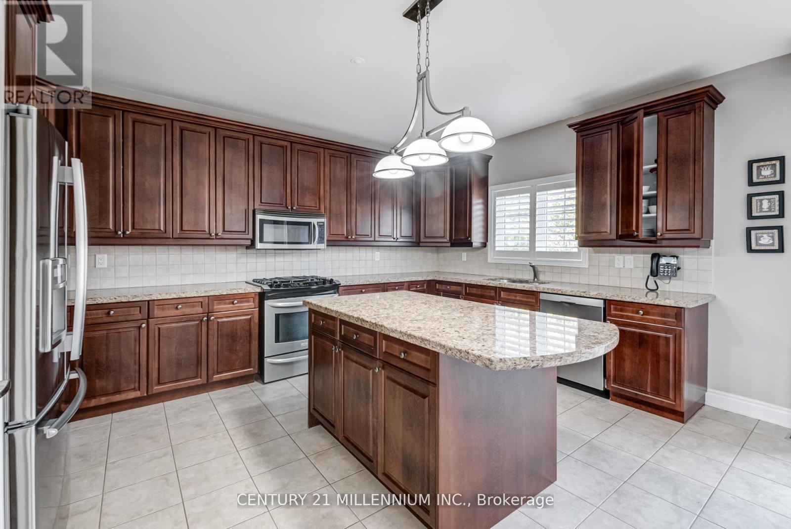 29 Eiffel Boulevard, Brampton, ON - Indoor Photo Showing Kitchen