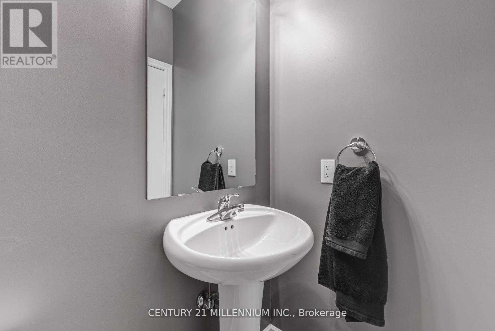 29 Eiffel Boulevard, Brampton, ON - Indoor Photo Showing Bathroom