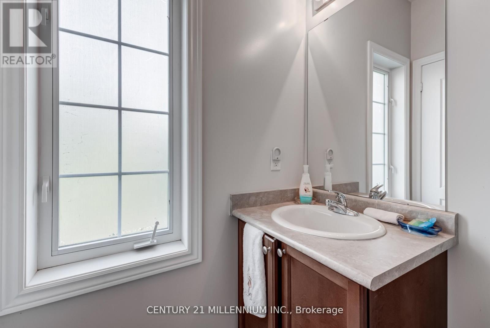 29 Eiffel Boulevard, Brampton, ON - Indoor Photo Showing Bathroom