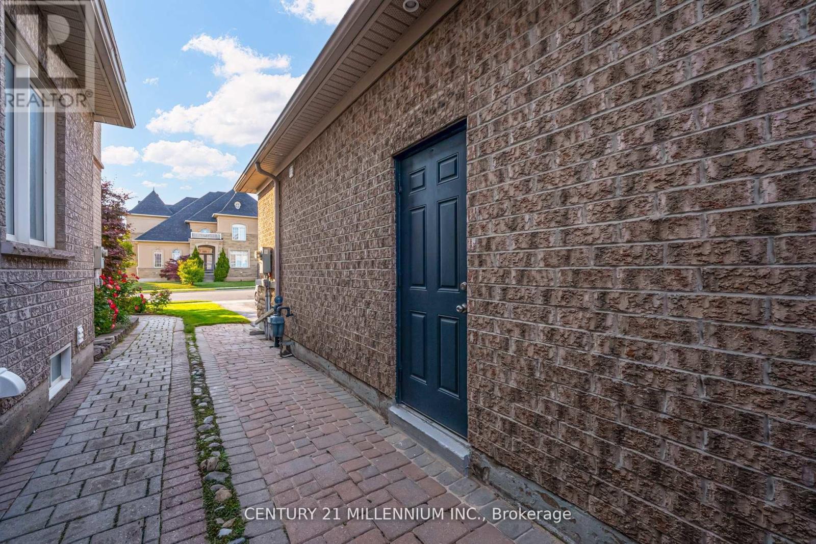 29 Eiffel Boulevard, Brampton, ON - Outdoor