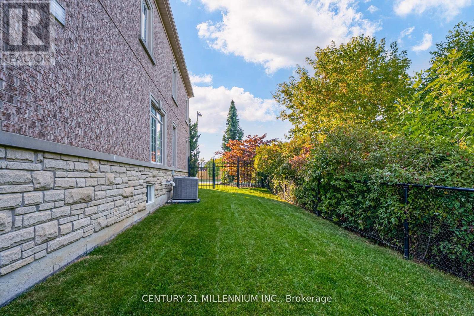 29 Eiffel Boulevard, Brampton, ON - Outdoor