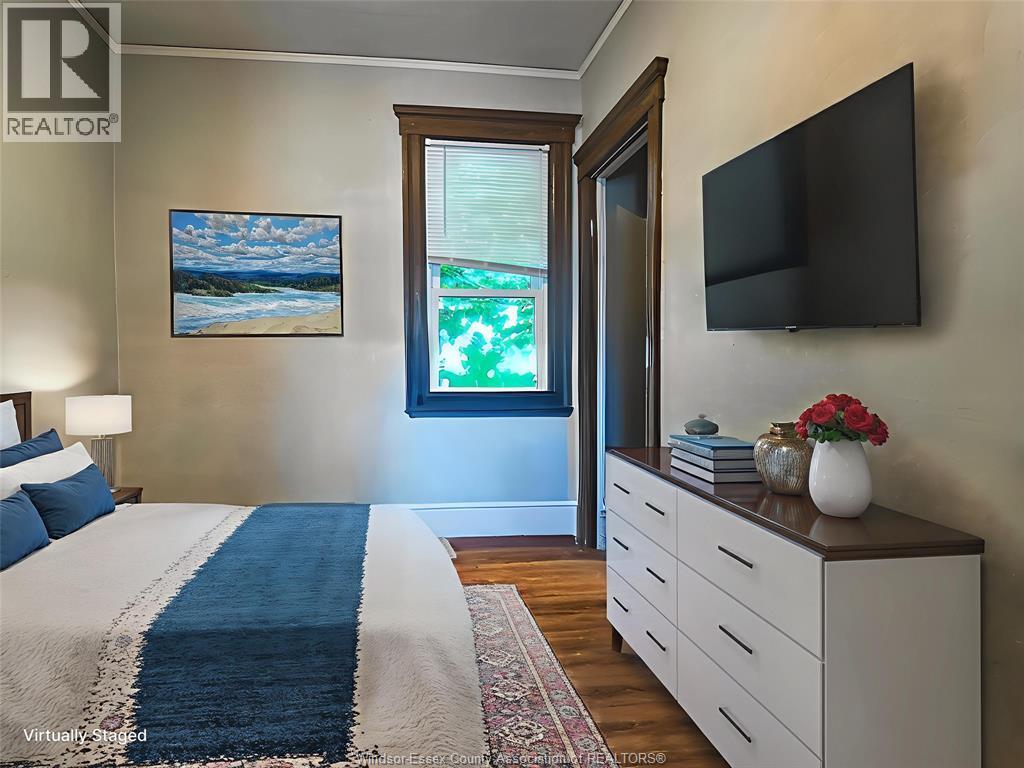 328 Gladstone, Windsor, ON - Indoor Photo Showing Bedroom