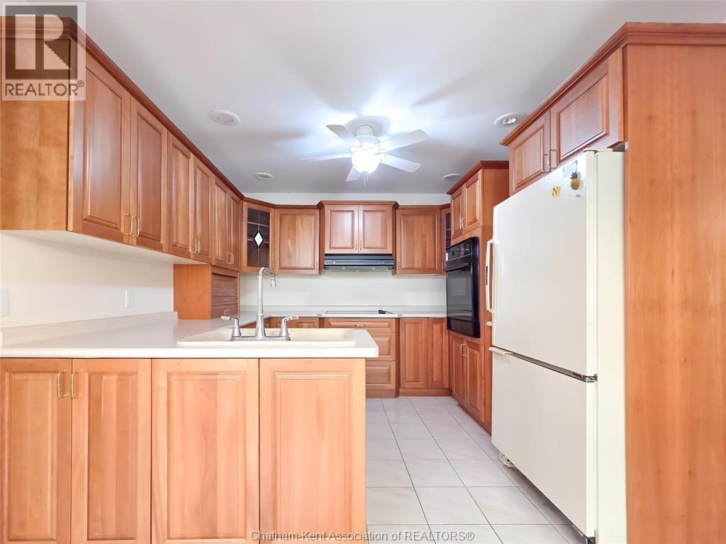 70 Braemar Boulevard, Chatham, ON - Indoor Photo Showing Kitchen