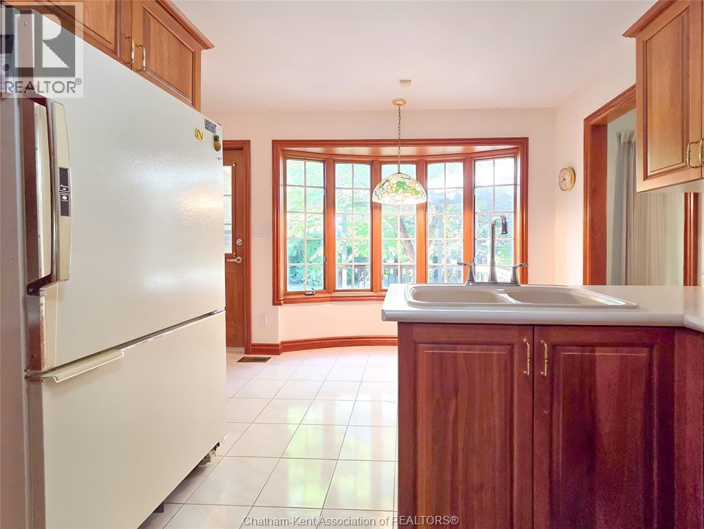 70 Braemar Boulevard, Chatham, ON - Indoor Photo Showing Kitchen