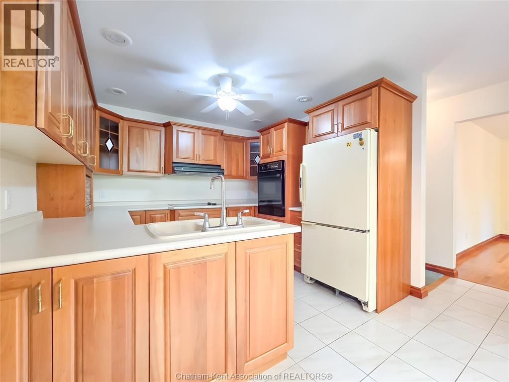 70 Braemar Boulevard, Chatham, ON - Indoor Photo Showing Kitchen