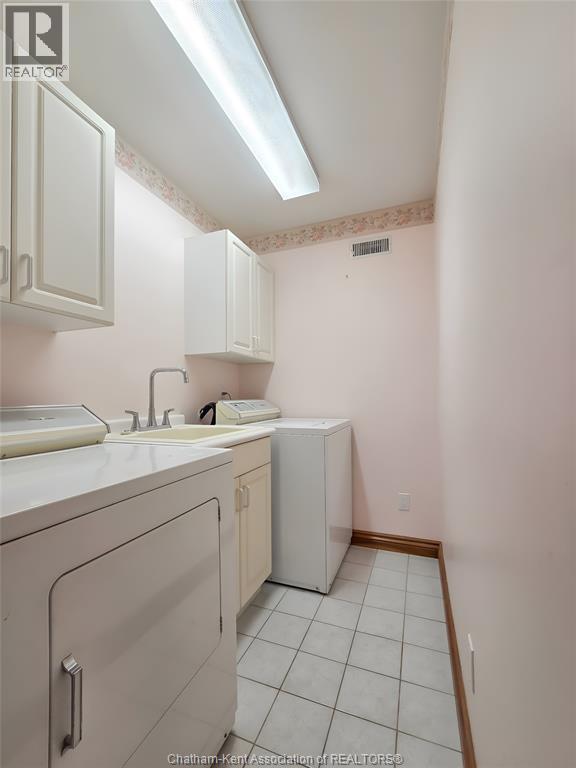 70 Braemar Boulevard, Chatham, ON - Indoor Photo Showing Laundry Room