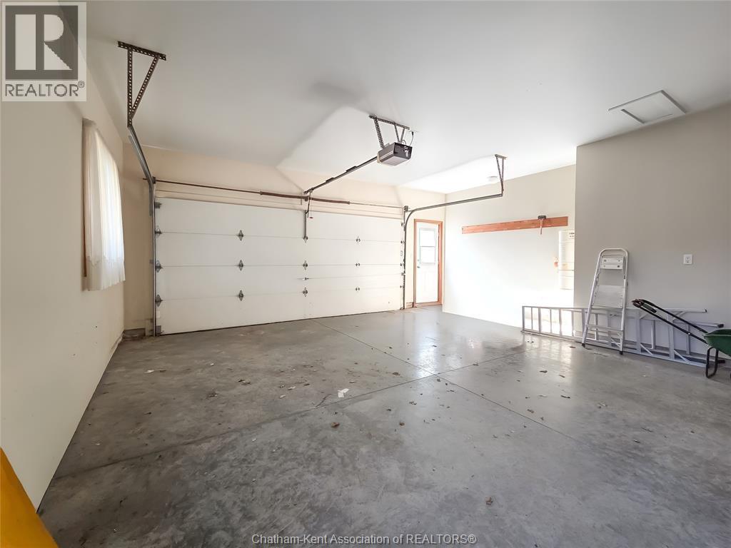 70 Braemar Boulevard, Chatham, ON - Indoor Photo Showing Garage