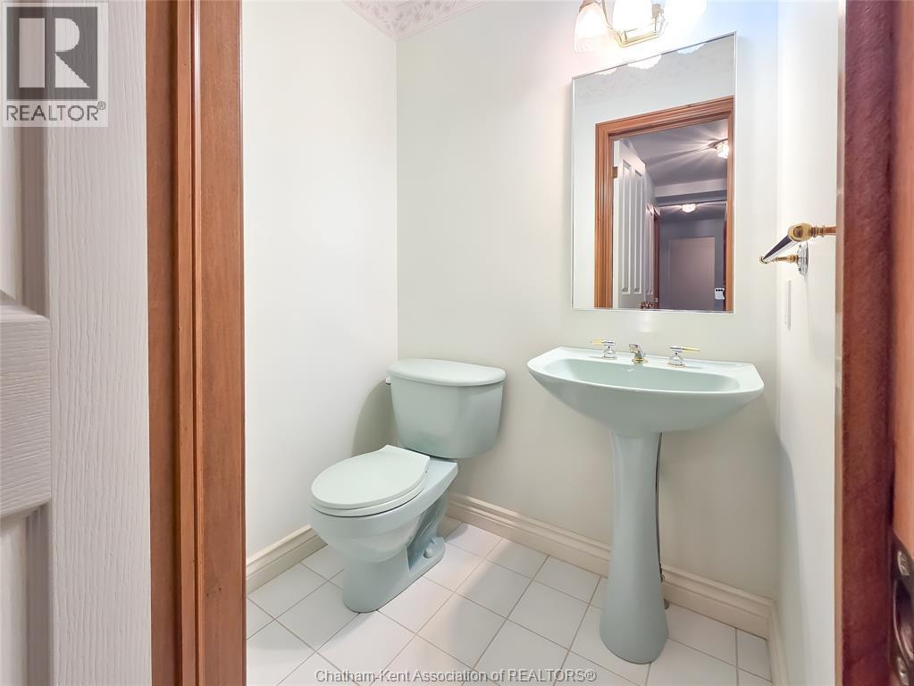 70 Braemar Boulevard, Chatham, ON - Indoor Photo Showing Bathroom