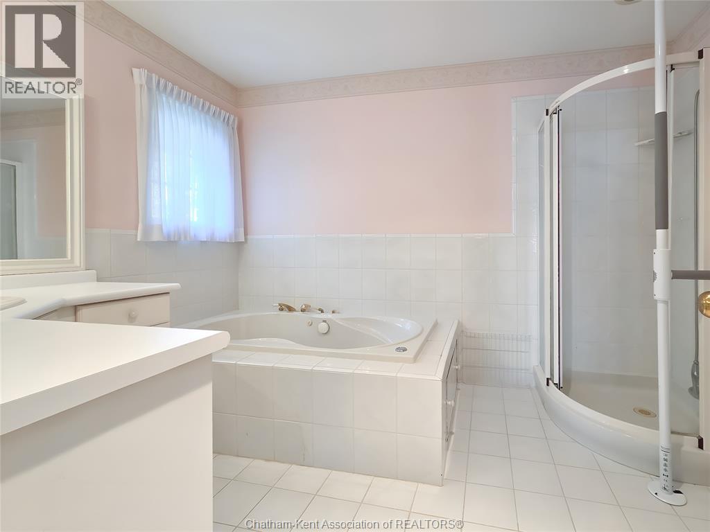 70 Braemar Boulevard, Chatham, ON - Indoor Photo Showing Bathroom