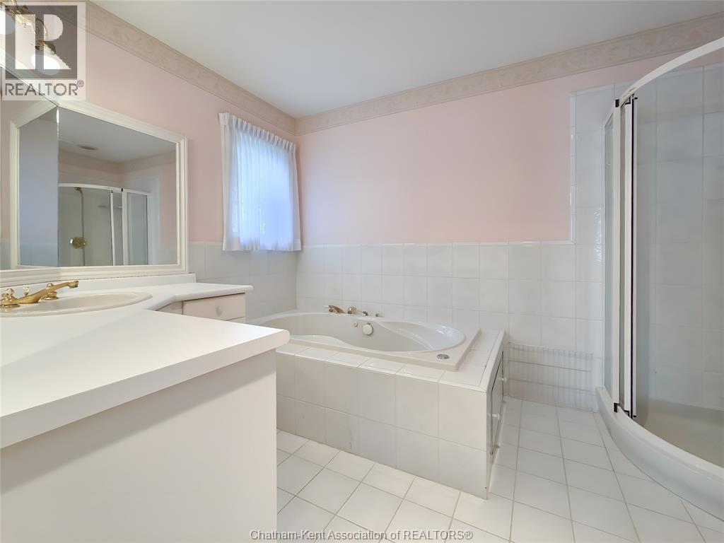 70 Braemar Boulevard, Chatham, ON - Indoor Photo Showing Bathroom