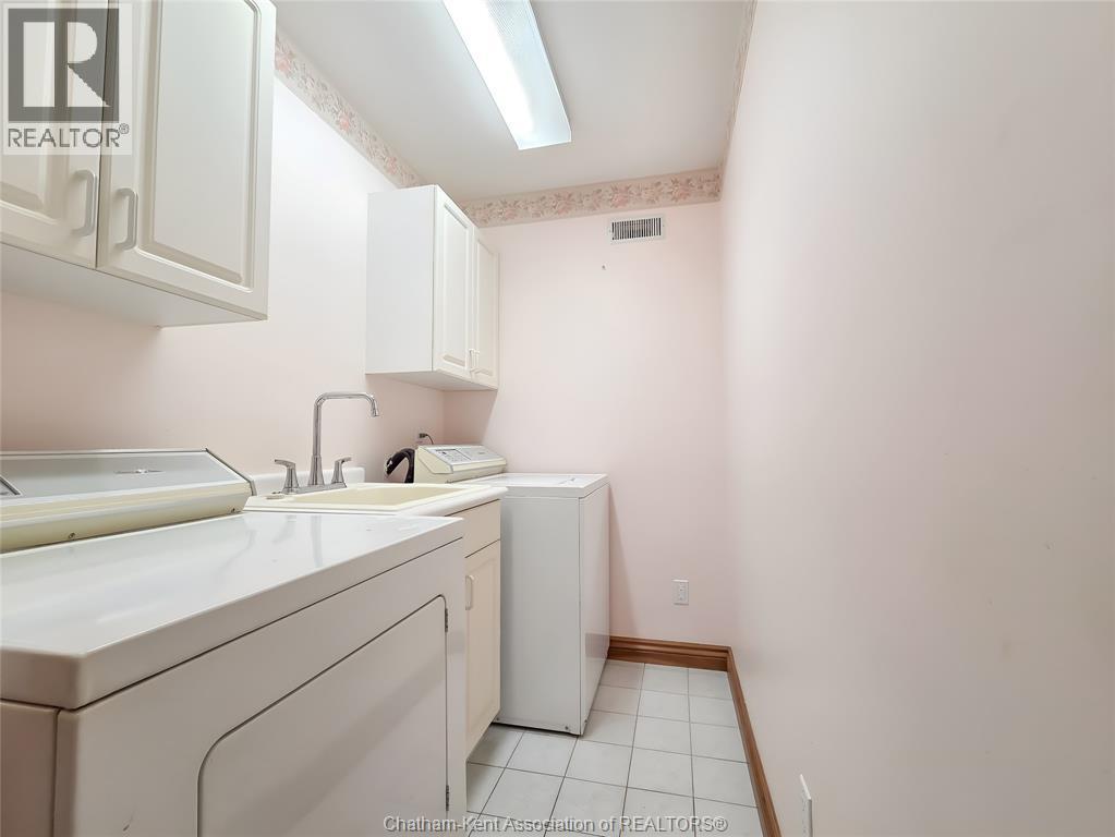 70 Braemar Boulevard, Chatham, ON - Indoor Photo Showing Laundry Room