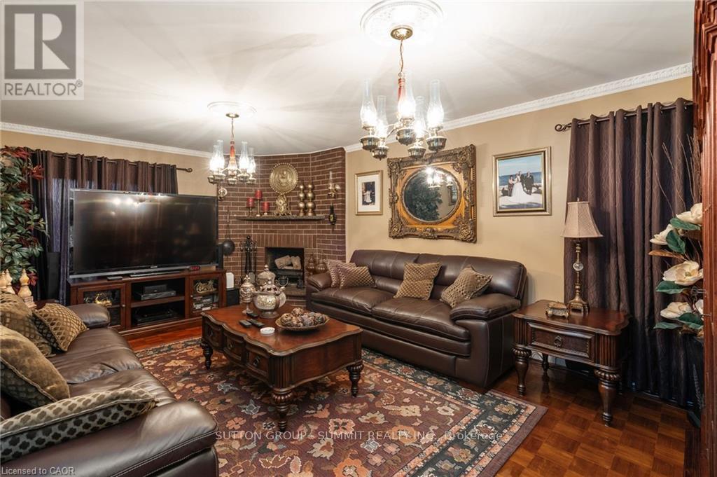 2545 Pollard Drive, Mississauga, ON - Indoor Photo Showing Living Room With Fireplace
