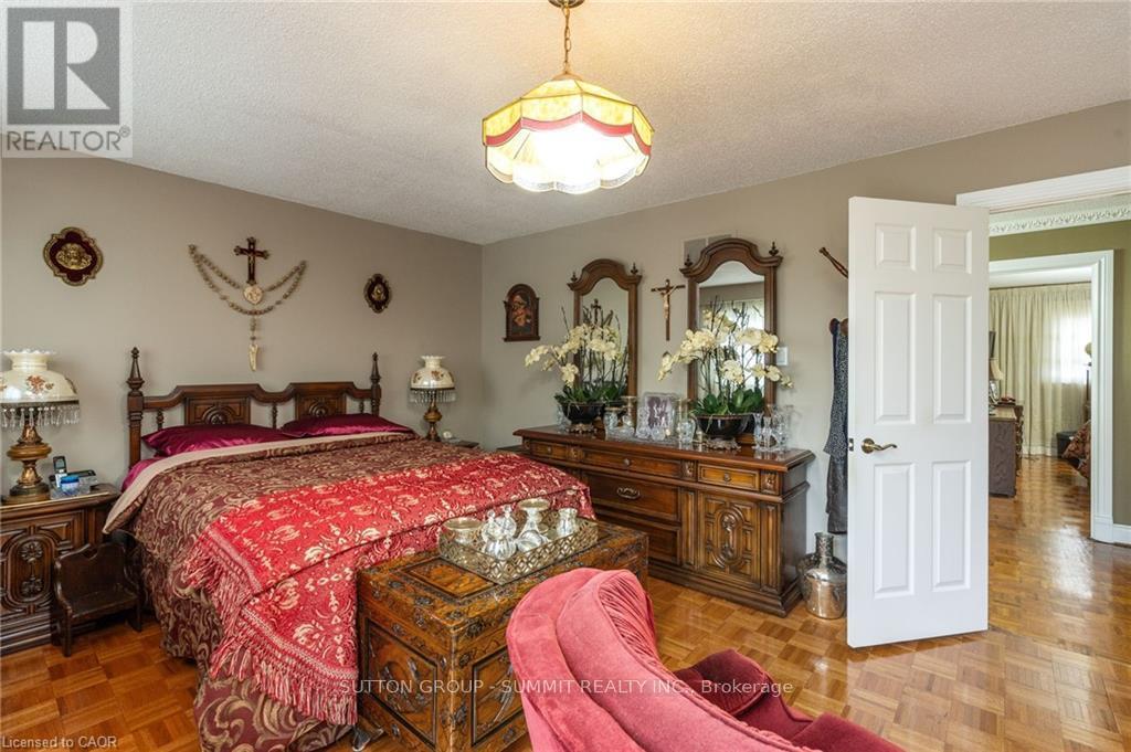 2545 Pollard Drive, Mississauga, ON - Indoor Photo Showing Bedroom