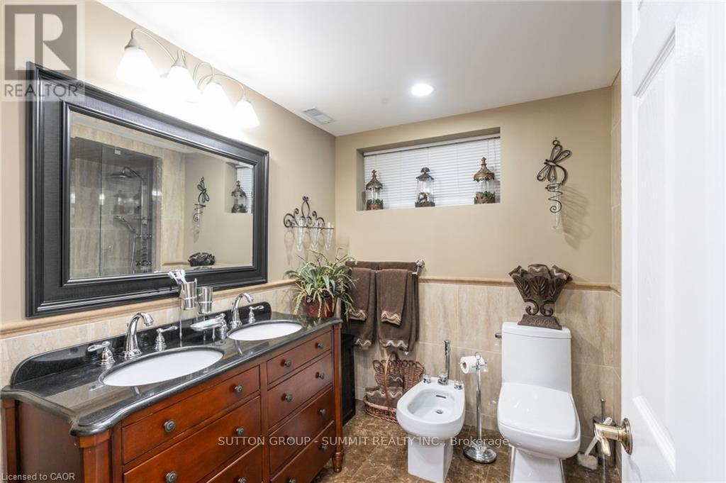 2545 Pollard Drive, Mississauga, ON - Indoor Photo Showing Bathroom