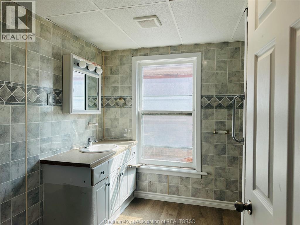 55 Prince Street, Chatham, ON - Indoor Photo Showing Bathroom